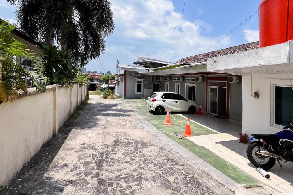 Kostel 99 Pangkal Pinang Redpartner Hotel Ngoại thất bức ảnh